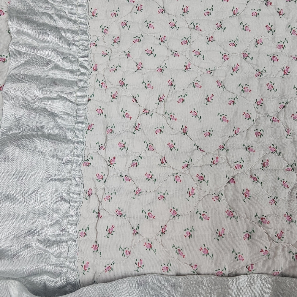 VTG Floral Quilted‎ Pink Rosebud Print Satin Ruffle Trim Blanket Baby Lovey READ
